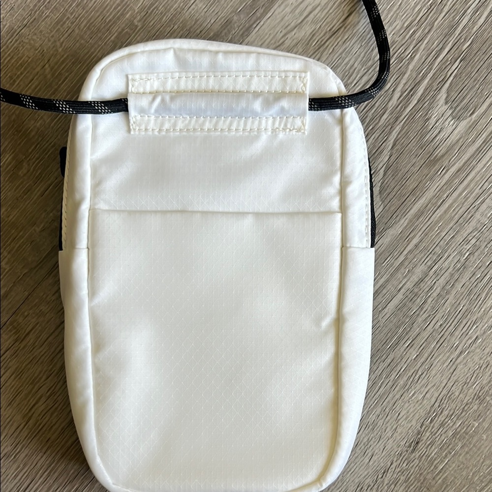 lululemon athletica Black and White Belt Bag with Adjustable Strap - Picture 2 of 3